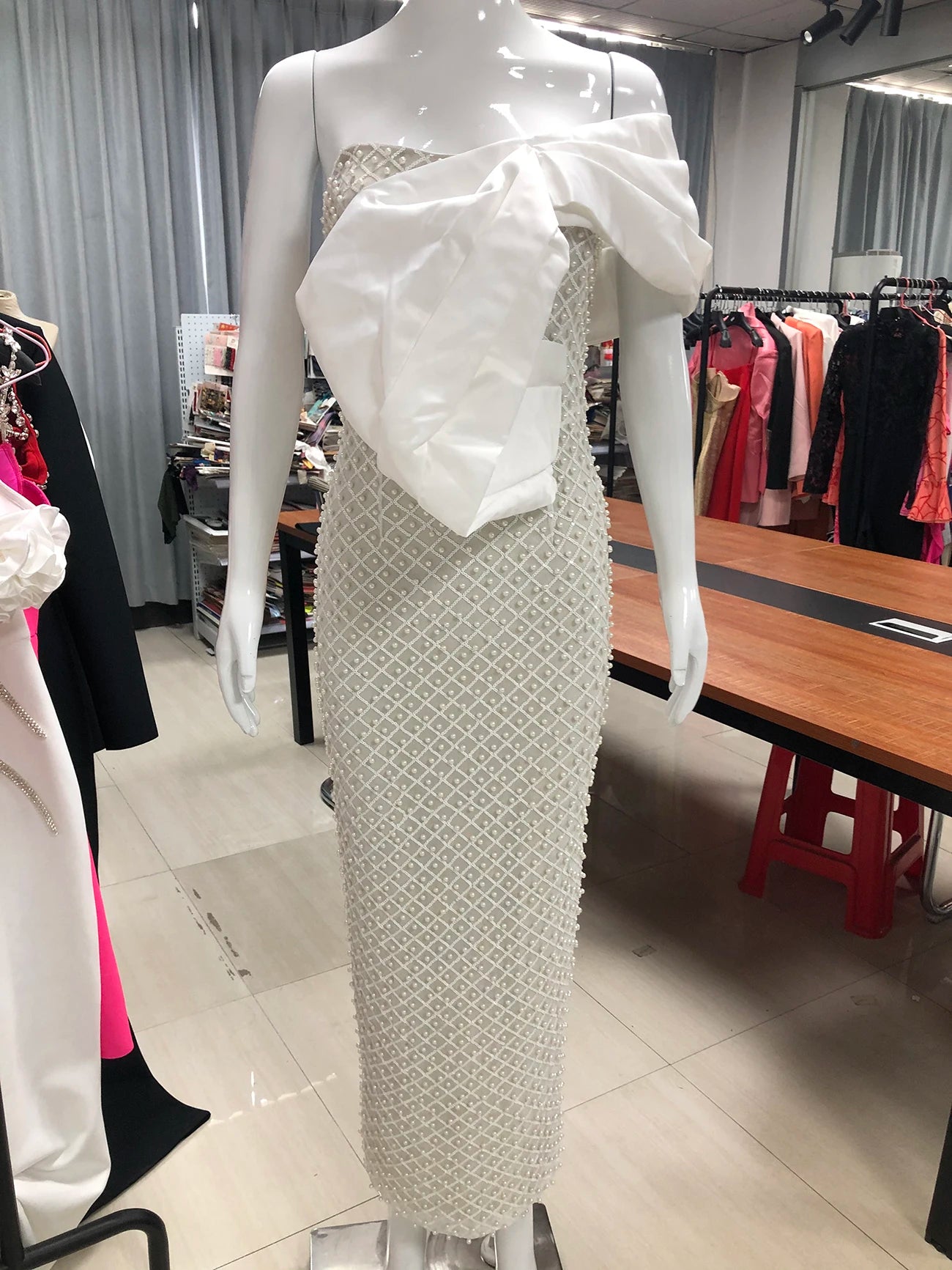 2024 Sexy Strapless Pearl Decorative