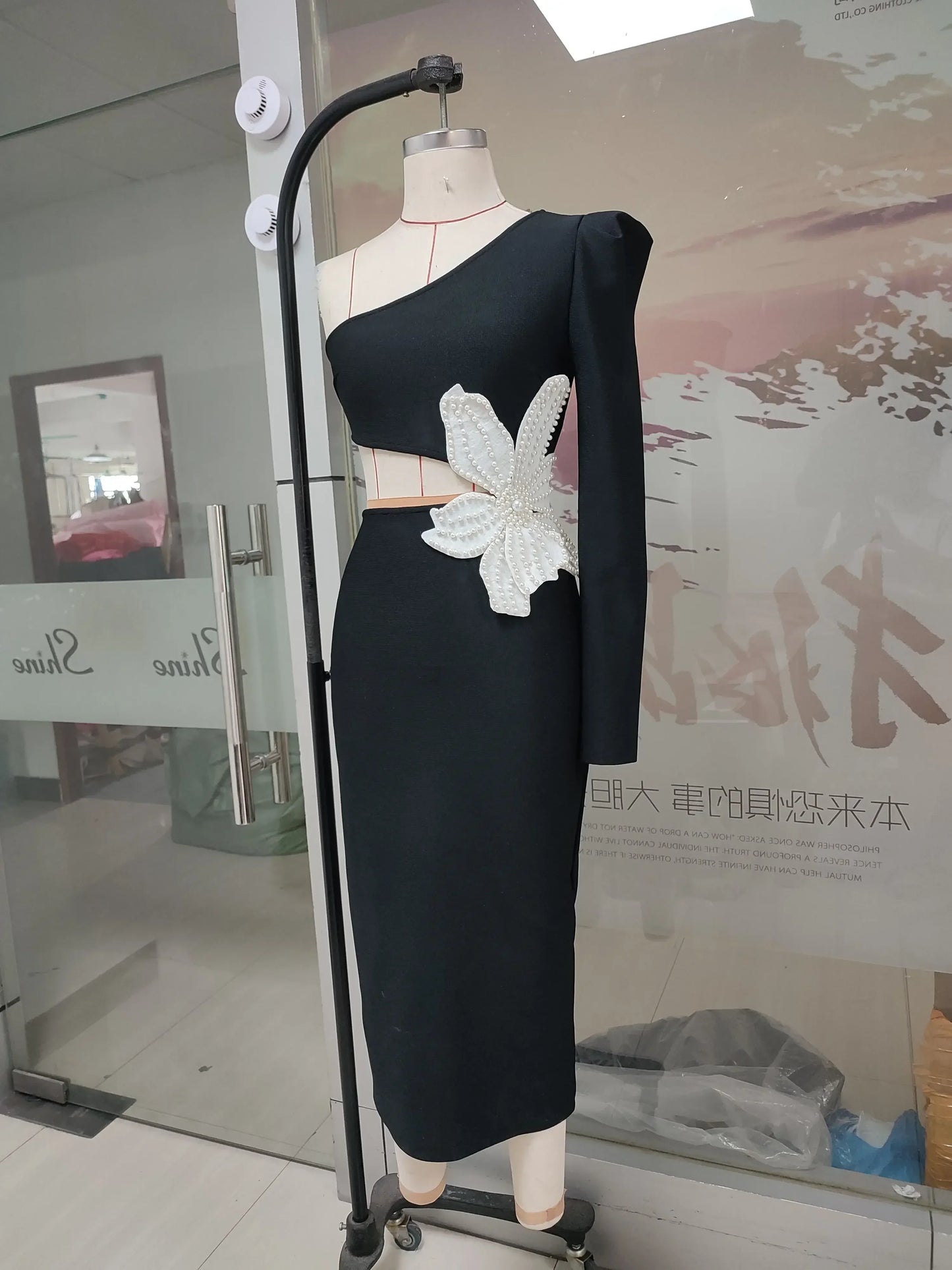 One Shoulder Hollow Out Flower Bandage Midi Dress