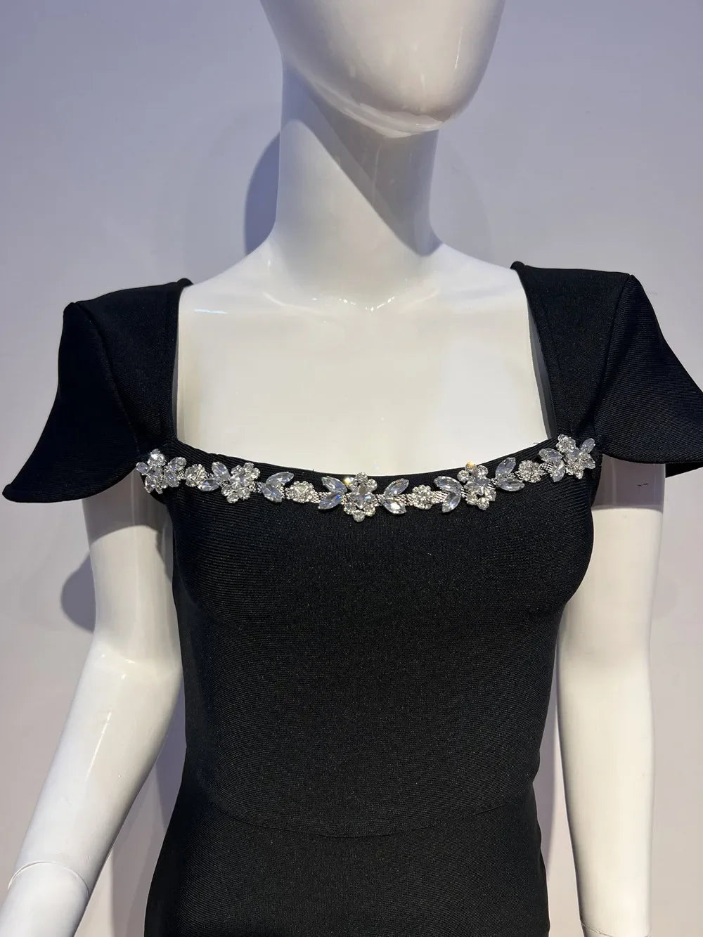 New Women's Sleeveless Diamond Detail